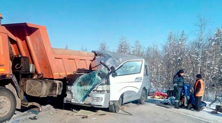 В МЧС уточнили число жертв ДТП в Горном районе Якутии — Daily Storm