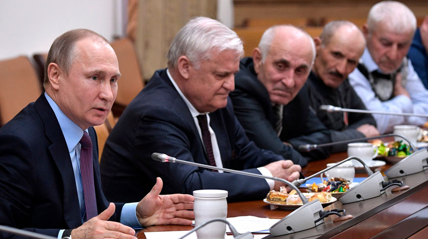 Президент отметил, что в некоторых регионах России проблема с взятками стоит наиболее остро Фото: © kremlin.ru