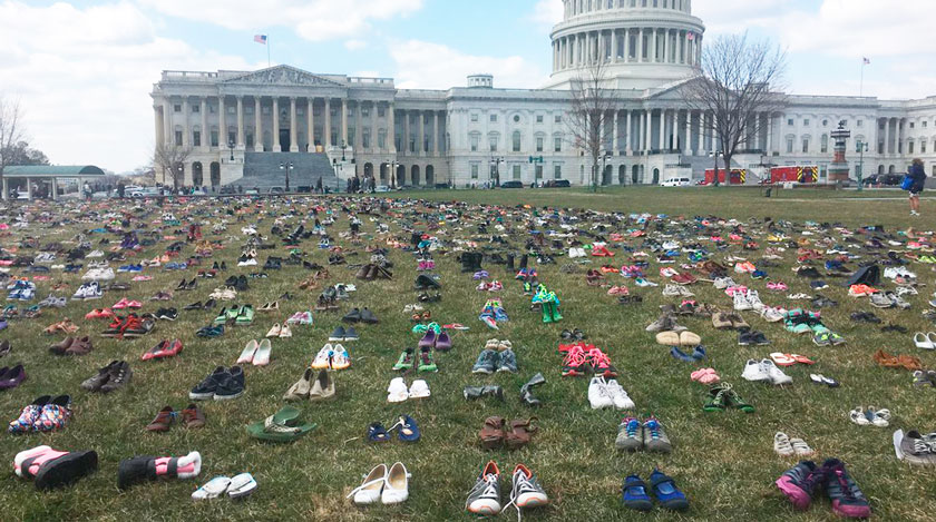 Активисты Avaaz объяснили смысл акции у здания Конгресса в Вашингтоне undefined