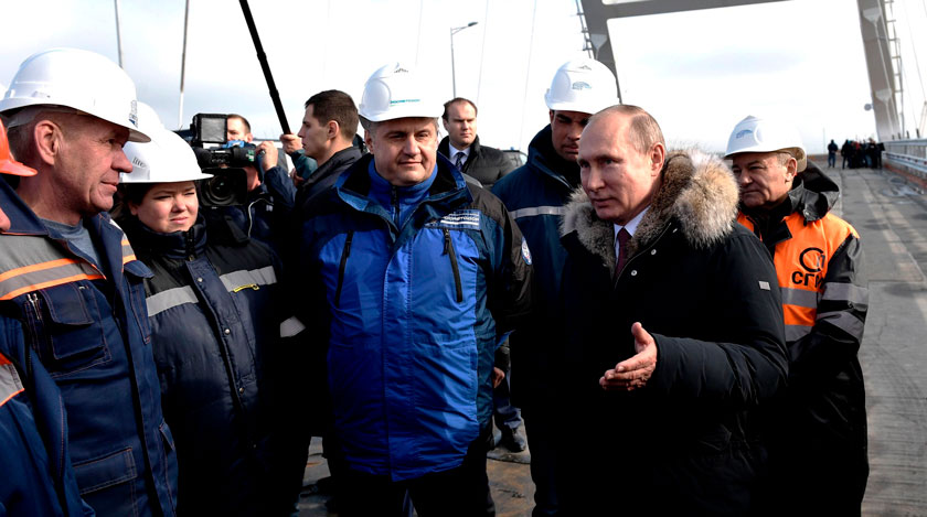Президент РФ 14 марта посетил полуостров и стройплощадку моста через Керченский пролив Фото: © kremlin.ru