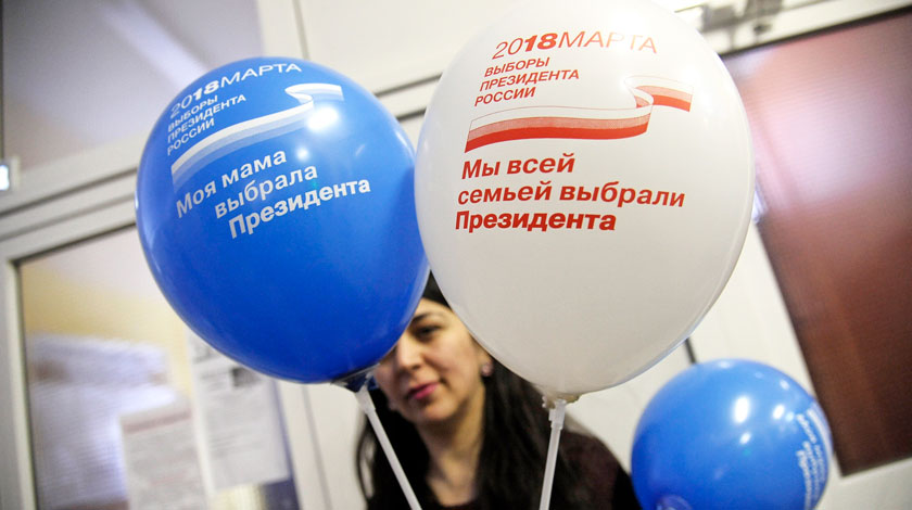 На избирательных участках кормят, разыгрывают призы и развлекают Фото: © Агентство Москва/Авилов Александр