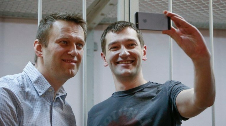 Навальный заявил, что его брата отправили в ШИЗО из-за опозиционных акций — Daily Storm