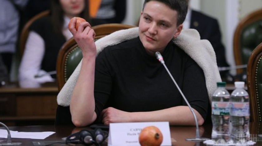 Депутат принесла на заседание парламента фрукты undefined