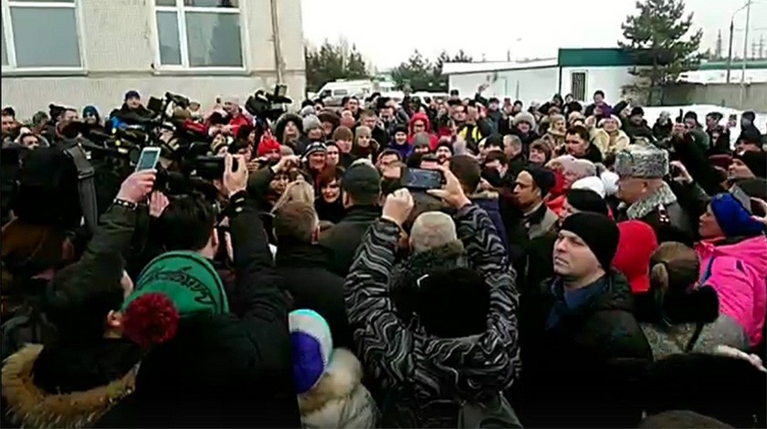 Dailystorm - Главу района Подмосковья избили на митинге против свалки «Ядрово»
