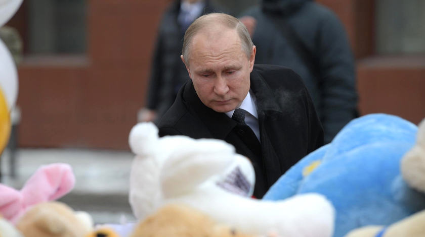 Президент России ранее посетил Кемеровскую область и пообщался с родственниками жертв и пострадавших на пожаре в «Зимней вишне» Фото: © kremlin.ru