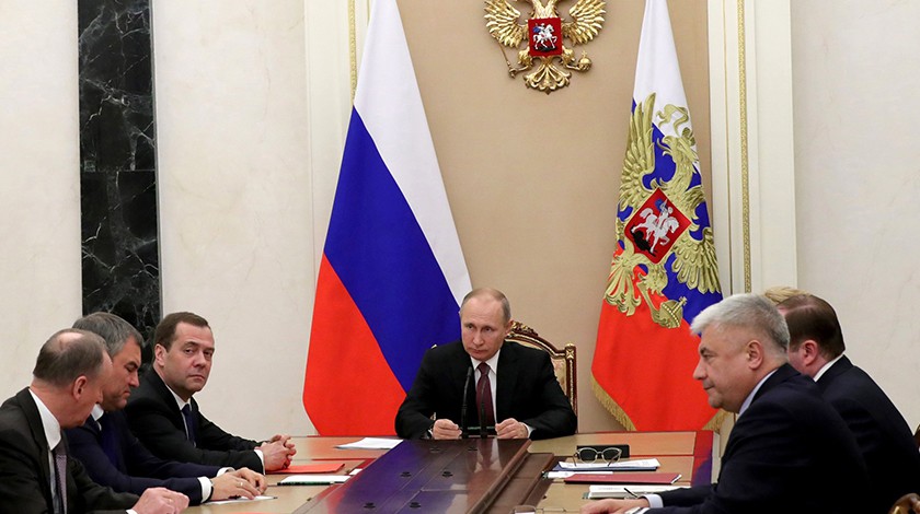 Dailystorm - Путин поручил Медведеву обеспечить безопасность в торговых центрах