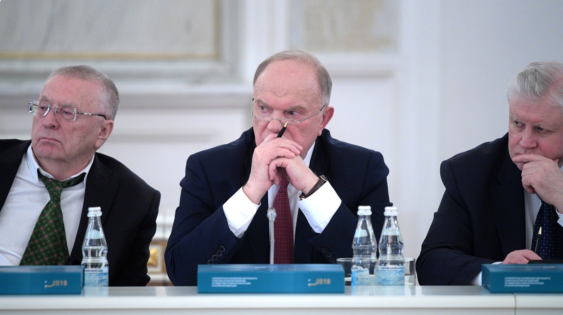 Dailystorm - КПРФ, ЛДПР и СР не доверяют Медведеву и его кабинету министров