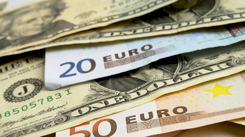 В течение дня евро достиг 74 рублей, доллар — 60 Фото: © GLOBAL LOOK press/Jaubert