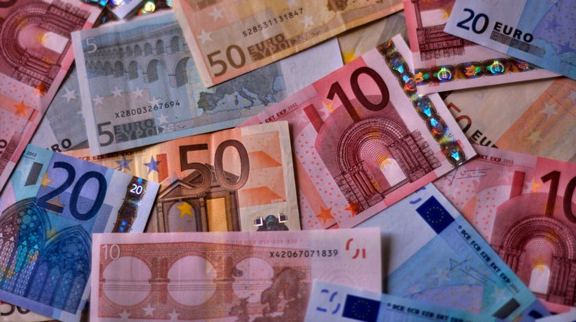 Dailystorm - Курс евро достиг 80 рублей в начале торгов на ММВБ