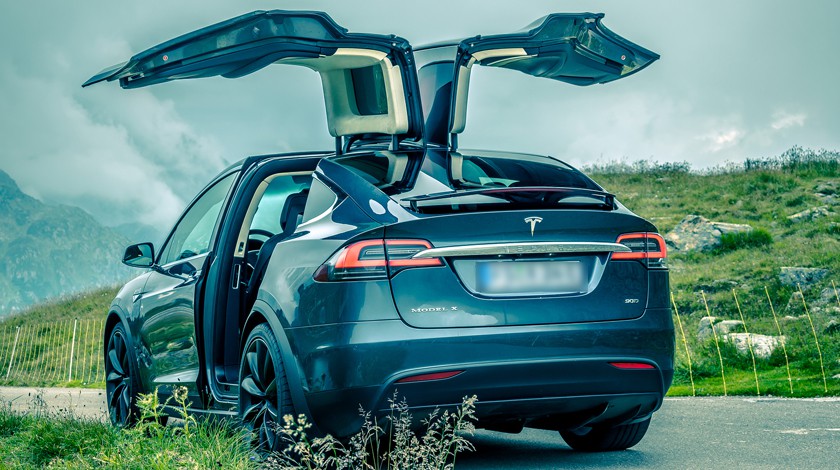 Dailystorm - Супруга главы Минкомсвязи сменила Tesla Model S на Model X