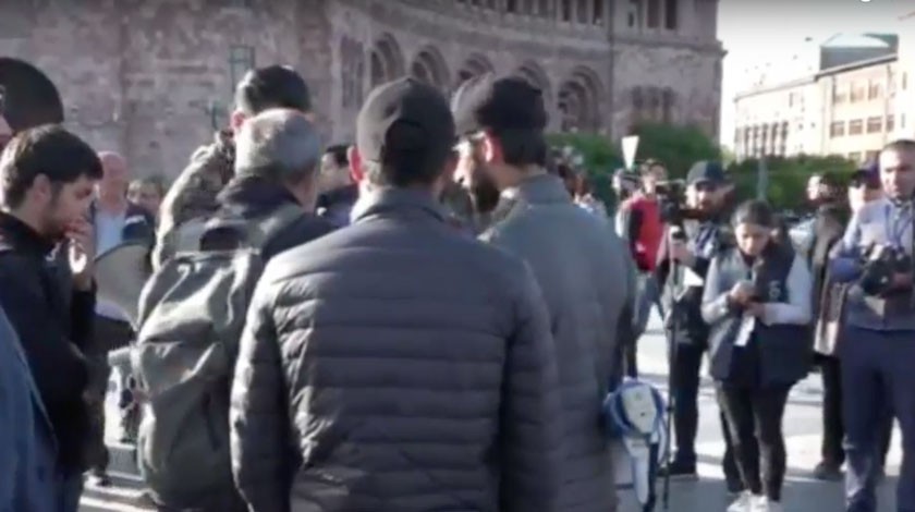 Dailystorm - Несколько сотен сторонников «бархатной революции» начали шествие по Еревану