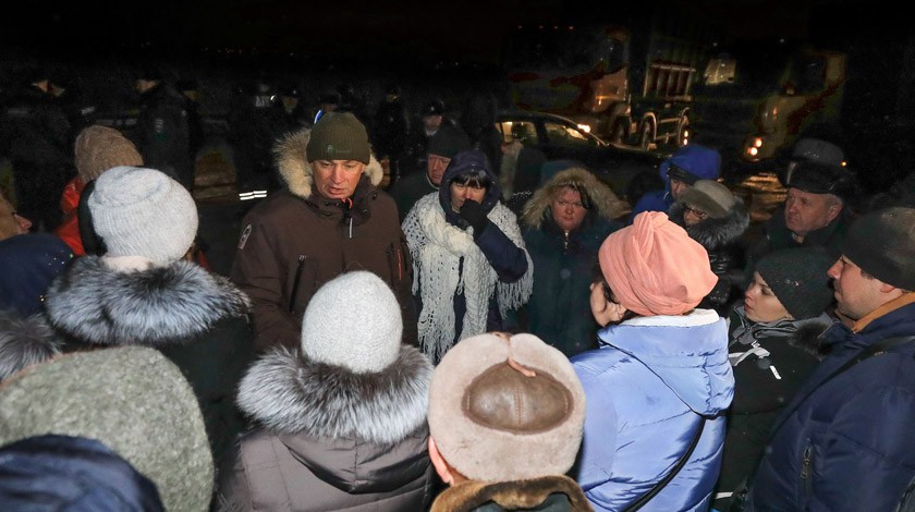 Александр Шестун с протестующими против ТБО "Лесная"