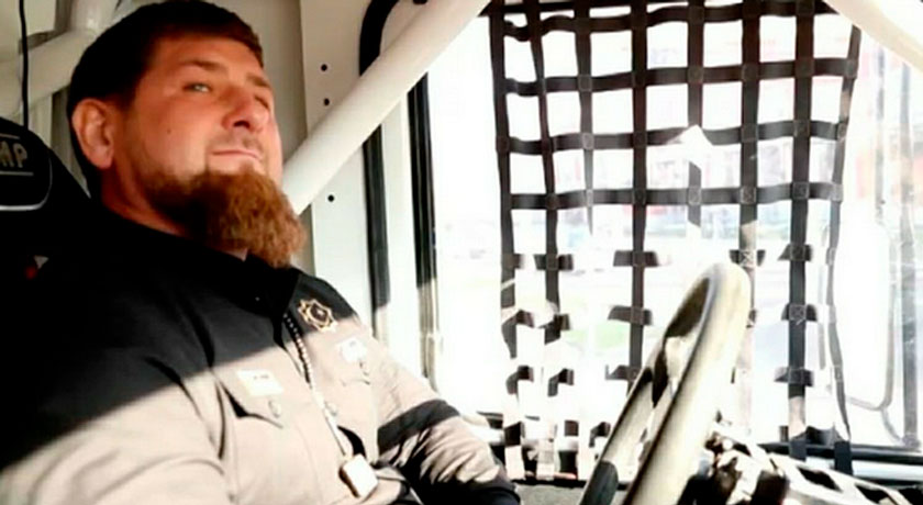 Глава Чечни заявил, что чеченские силовики готовы пресекать любые антироссийские провокации за рубежом по приказу верховного главнокомандующего Фото: © GLOBAL LOOK press/kadyrov_95