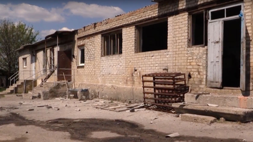 Представители ДНР утверждают, что поселок был обстрелян из тяжелых 120-миллиметровых артиллерийских установок Скриншот: © Daily Storm
