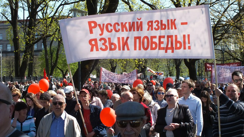 Dailystorm - Тысячи людей в Латвии вышли на митинг против языковой реформы
