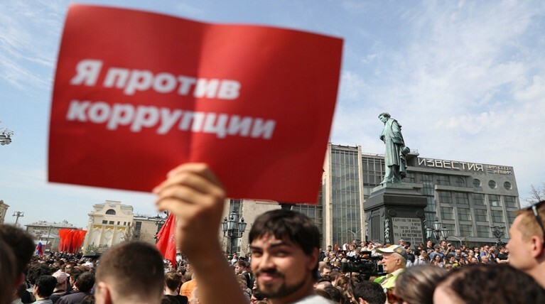 ОМОН начал жестко задерживать сторонников Навального в Москве — Daily Storm