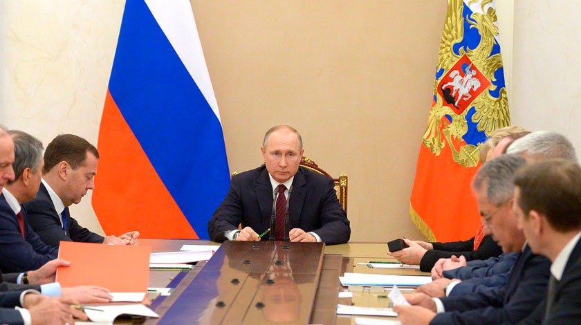 Dailystorm - Путин призвал депутатов работать в команде и попросил поддержать Медведева
