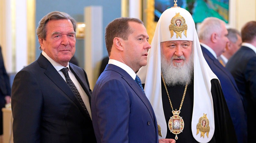 Dailystorm - Медведев стал главой правительства России