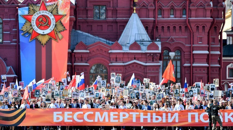 Девятого мая русские артисты показали, кому — война, а кому — мать родна — Daily Storm