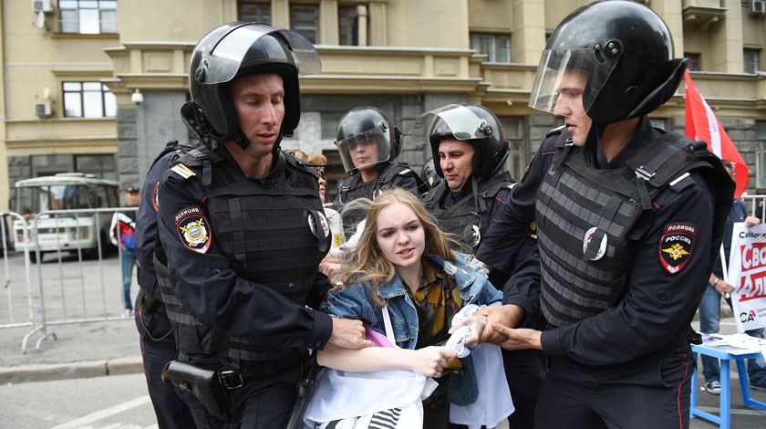 Dailystorm - В Госдуме предложили наказывать за привлечение подростков к несогласованным акциям