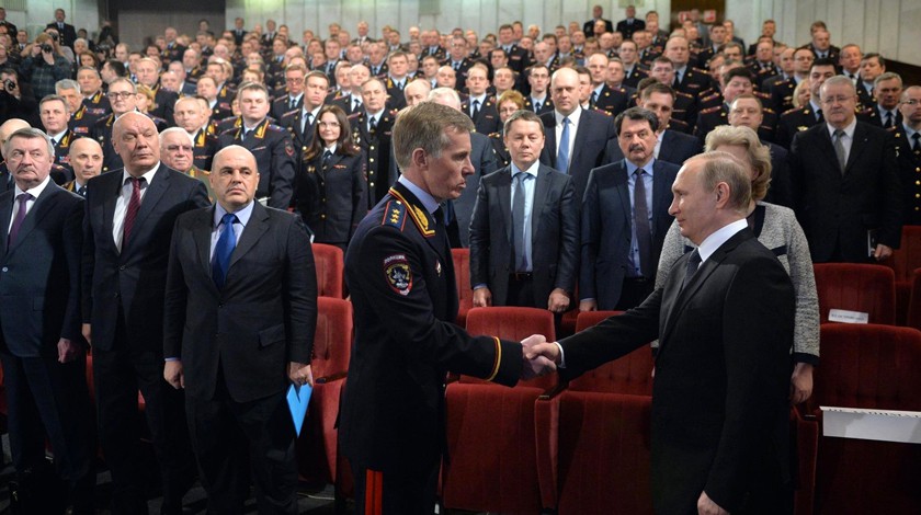 Путин и генерал-полковник Александр Горовой на расширенном заседании коллегии Министерства внутренних дел