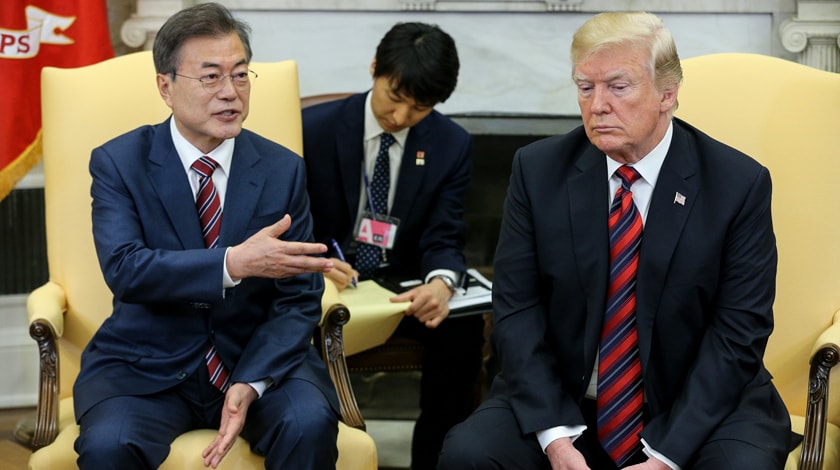 Эксперты считают, что Северная Корея не должна верить Трампу, который заявил о готовности оказать финансовую помощь Пхеньяну Фото: © GLOBAL LOOK press/Oliver Contreras