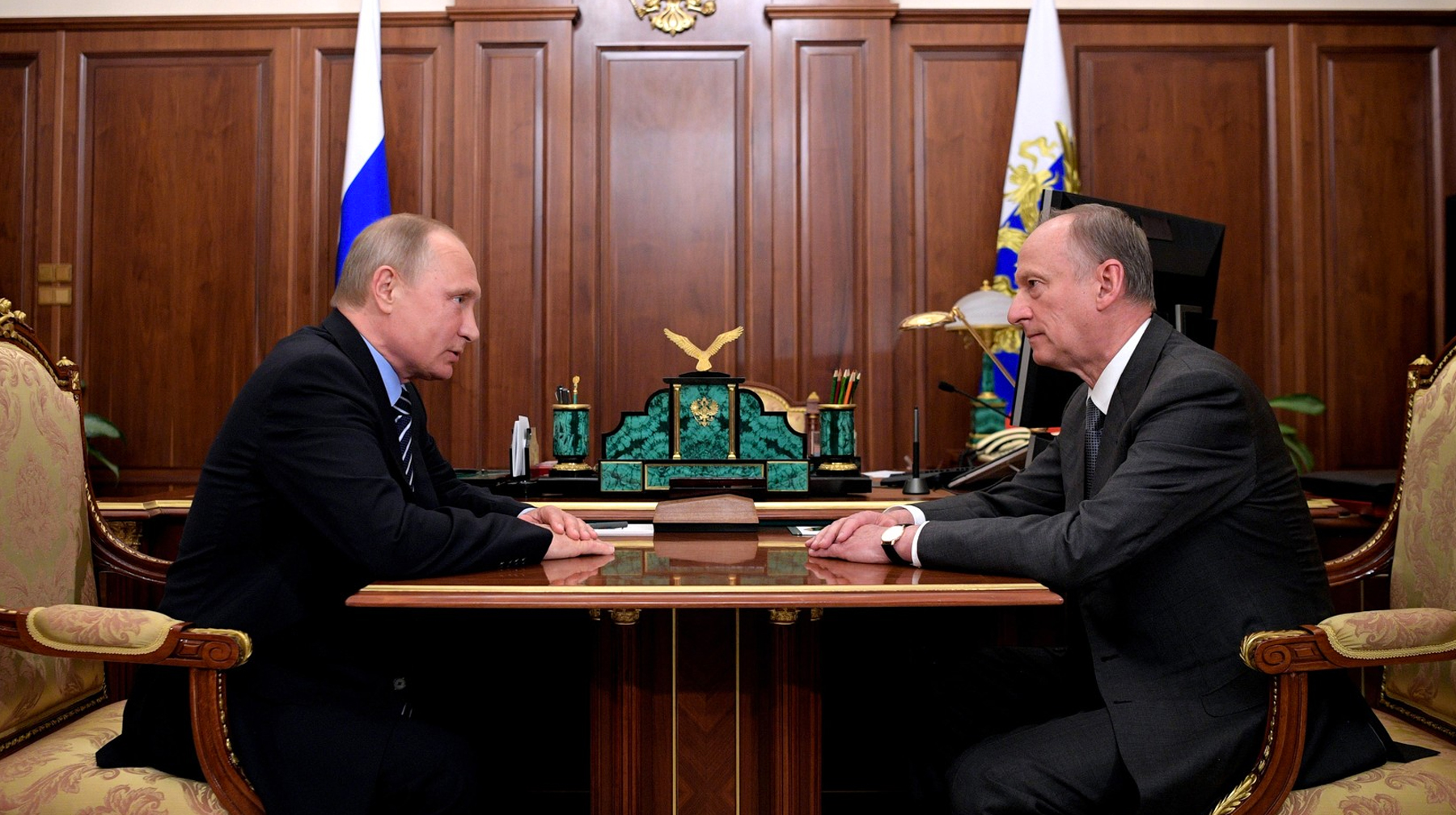 Президент с опозданием почти на месяц приступает к формированию администрации и нового Совбеза Встреча Путина с Николаем Патрушевым