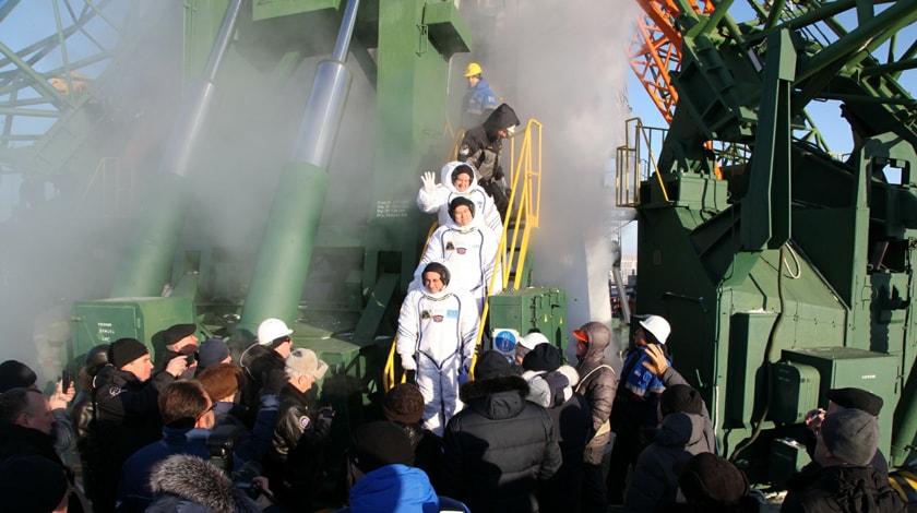 Корабль космонатов успешно приземлился в казахстанской степи Фото: © GLOBAL LOOK press