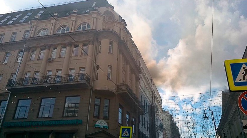 Пожар в центре столицы тушат уже более шести часов Фото: © Агентство Москва