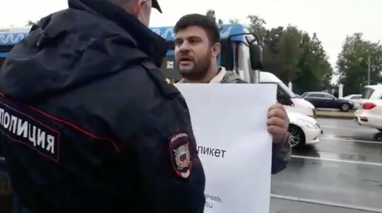 Полиция задержала студента за одиночный пикет против фан-зоны у МГУ — Daily Storm