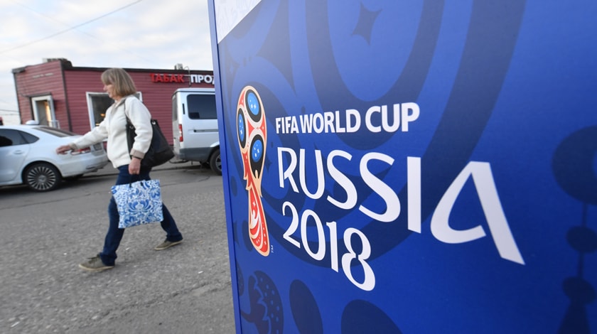 Памятки должны помочь футбольным фанатам из других стран избежать проблем с правоохранительными органами Фото: © GLOBAL LOOK press/Komsomolskaya Pravda