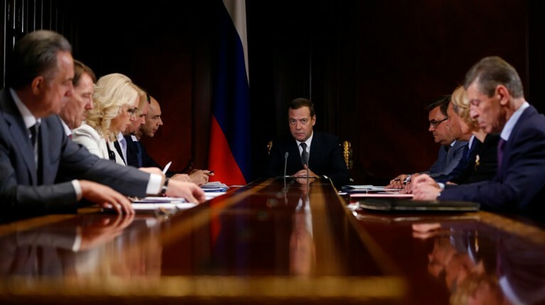 Медведев рассказал о переходном периоде при повышении пенсионного возраста — Daily Storm