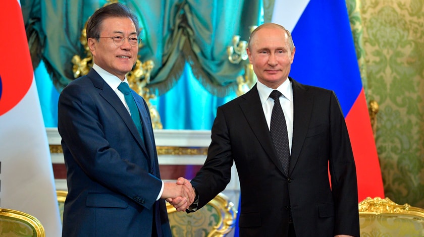 Россия и Южная Корея подписали ряд соглашений по итогам встречи лидеров стран, в том числе — о сотрудничестве в области электроэнергетики Фото: © GLOBAL LOOK press/Kremlin Pool