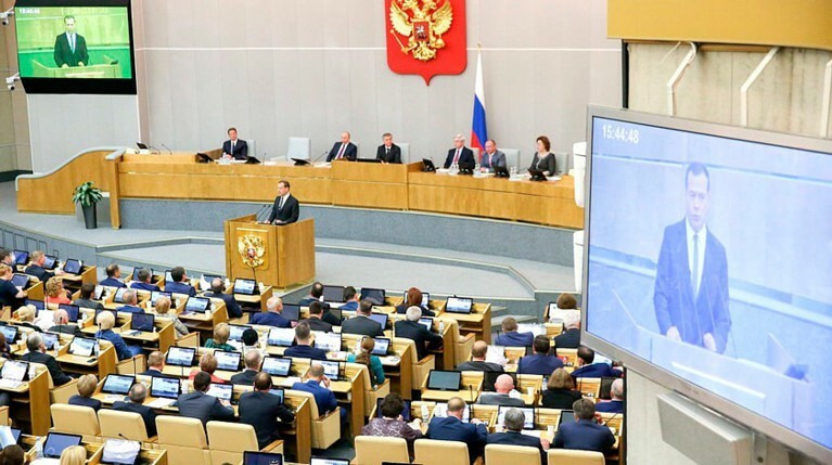 Медведев поручил защитить пенсионеров от увольнения — Daily Storm