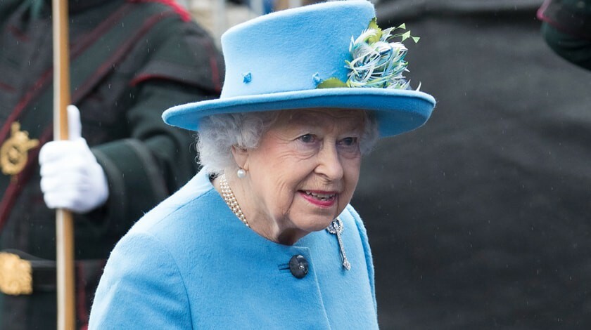 с праздником королевы. королева жизни. королева елизавета ii масон. у королевы нет паспорта. трусы елизаветы 2.