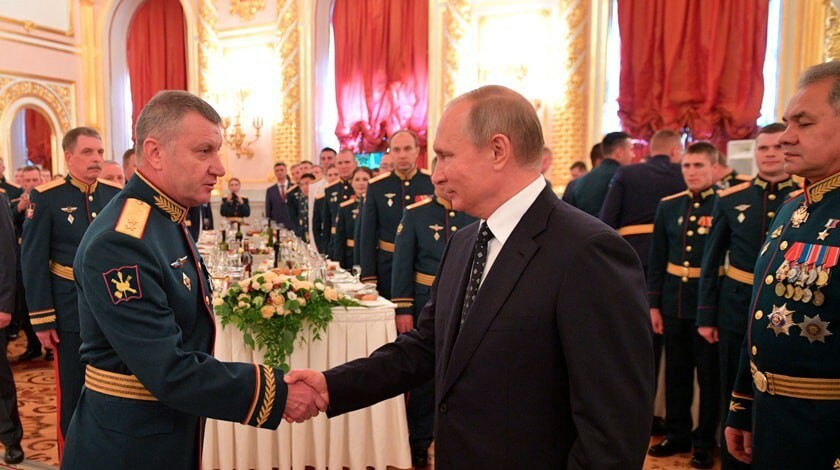 Президент встретился с выпускниками военных вузов России