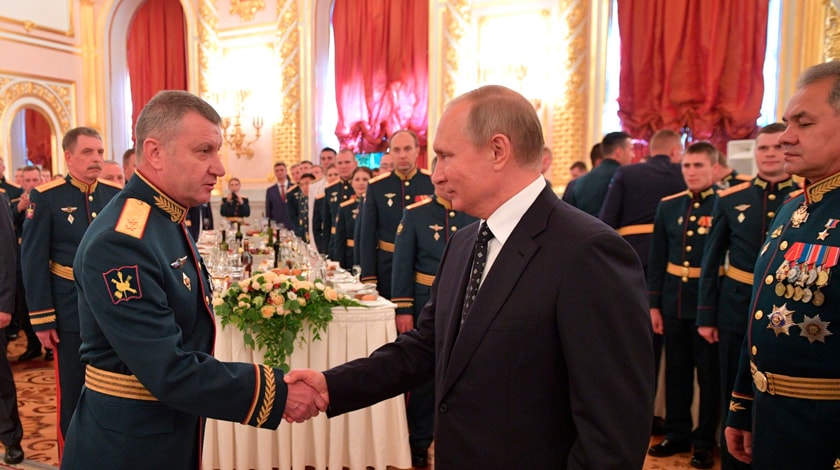 Президент встретился с выпускниками военных вузов России undefined