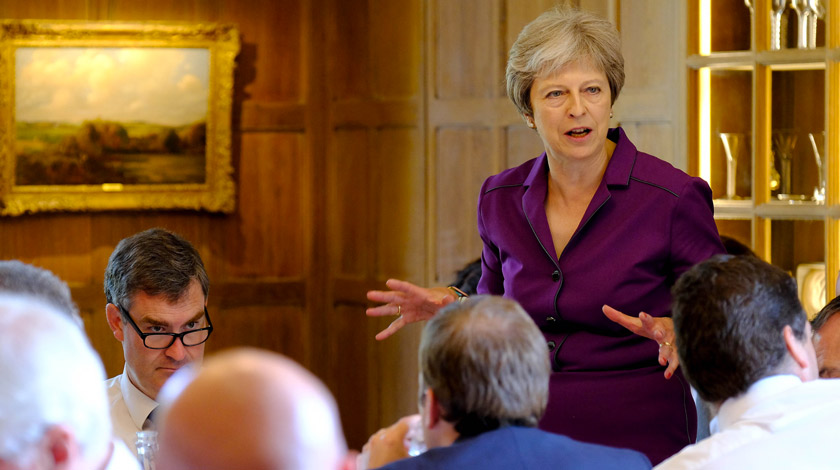 Британский премьер намерена уволить любого министра своего кабинета, который откажется принять ее план по выходу из ЕС Фото: © GLOBAL LOOK press/I-Images