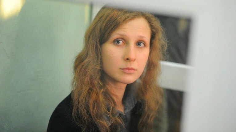 Участницу Pussy Riot оштрафовали на 400 тысяч рублей за уклонение от обязательных работ — Daily Storm