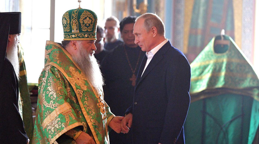Президент России присутствовал на торжественной литургии в Спасо-Преображенском соборе Валаамского монастыря Фото: © kremlin.ru