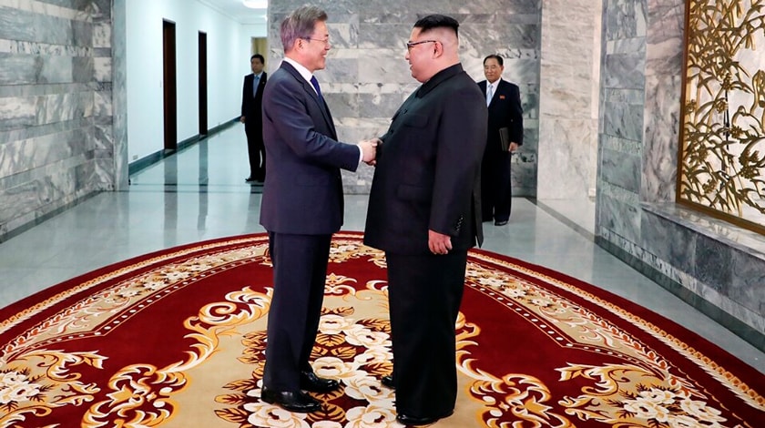 Глава Южной Кореи считает, что переговоры по денуклеаризации идут по верному пути Фото: © GLOBAL LOOK press/Blue House