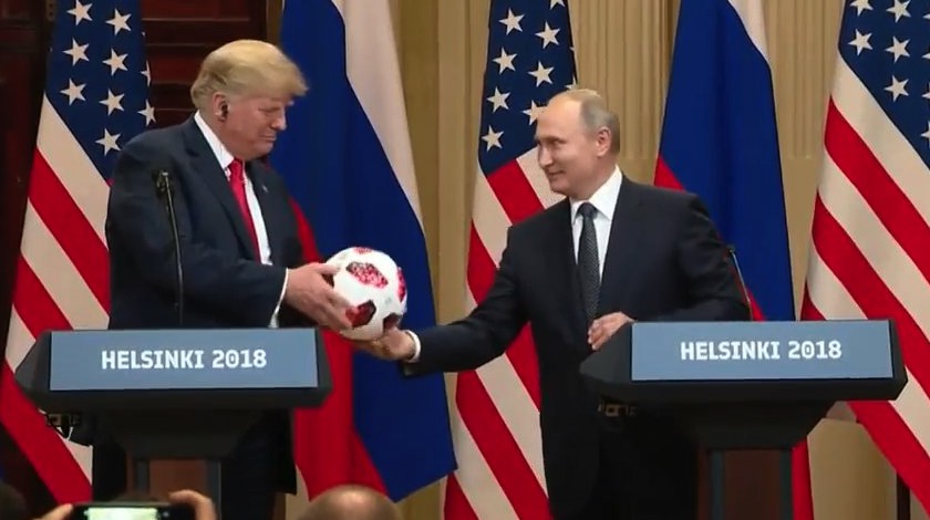 Dailystorm - Путин подарил Трампу футбольный мяч