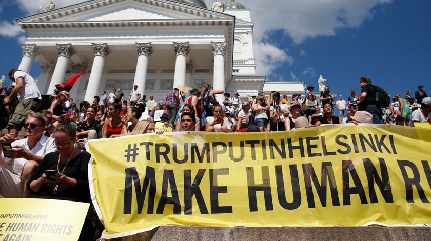 Dailystorm - «Хельсинки — за права человека!»: какими плакатами встретили Путина и Трампа
