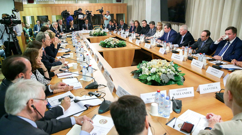 Депутаты и российско-американские эксперты обсудили ситуацию с непродленными договорами РСМД и СНВ-3 Фото: © duma.gov.ru
