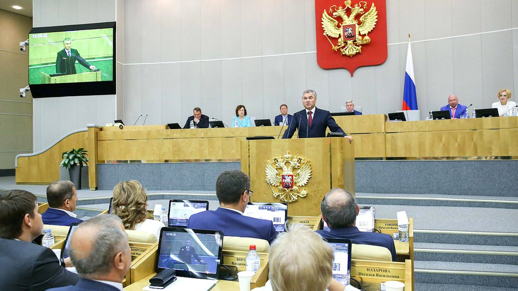 Госдума последние новости. Володин Госдума выступление. Заседание Госдумы. Экстренное совещание государственной Думы. Володин выступает в Госдуме.