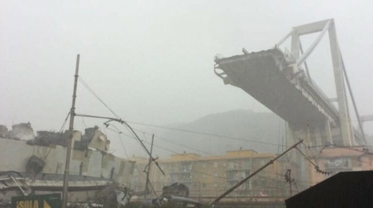 Автомобильный мост обрушился в Италии — Daily Storm