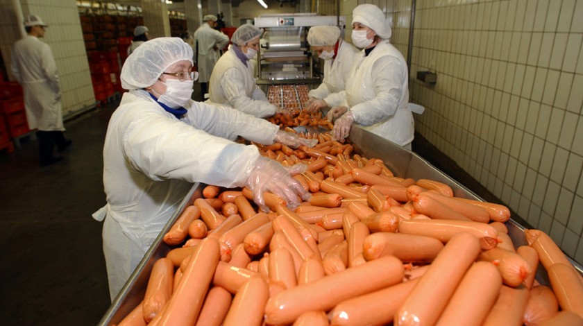 Dailystorm - Российские производители мясных изделий попросили правительство помочь в повышении цен