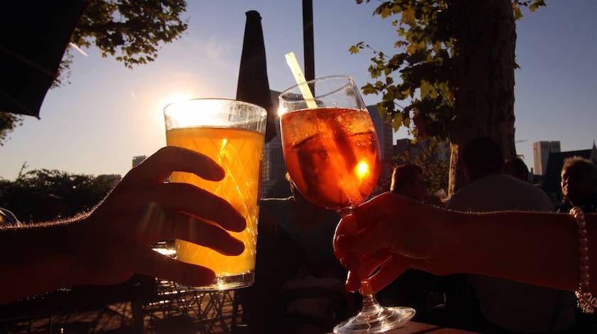Даже умеренное употребление алкоголя серьезно увеличивает риски заболевания раком Фото: © GLOBAL LOOK press/Ralph Peters