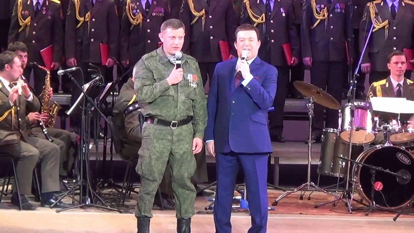 Иосиф Кобзон и Александр Захарченко спели в Донецке дуэтом