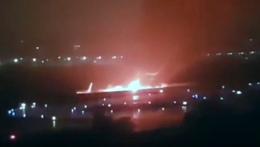 Dailystorm - Самолет авиакомпании Utair выкатился за пределы полосы и загорелся в аэропорту Сочи